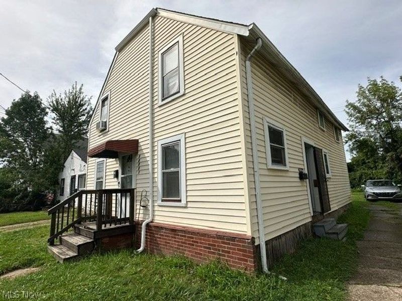 12624 Emery Avenue, Cleveland, OH 44135 Photo 2