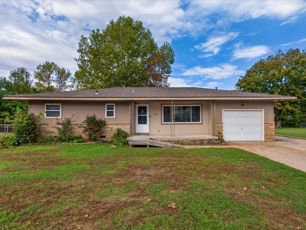 1853 S Keeler Avenue , Bartlesville, OK 74003