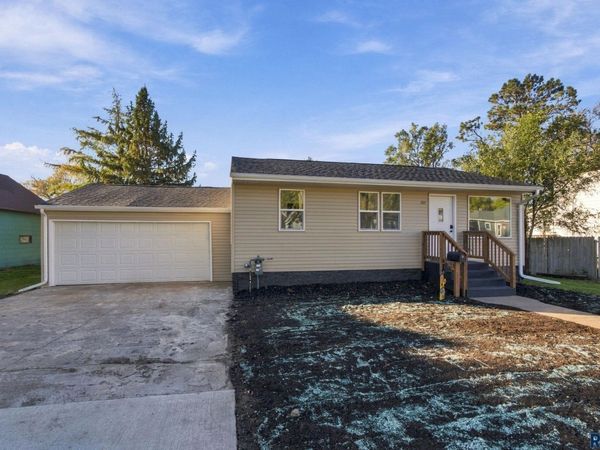 105 E 3rd St, Dell Rapids, SD 57022