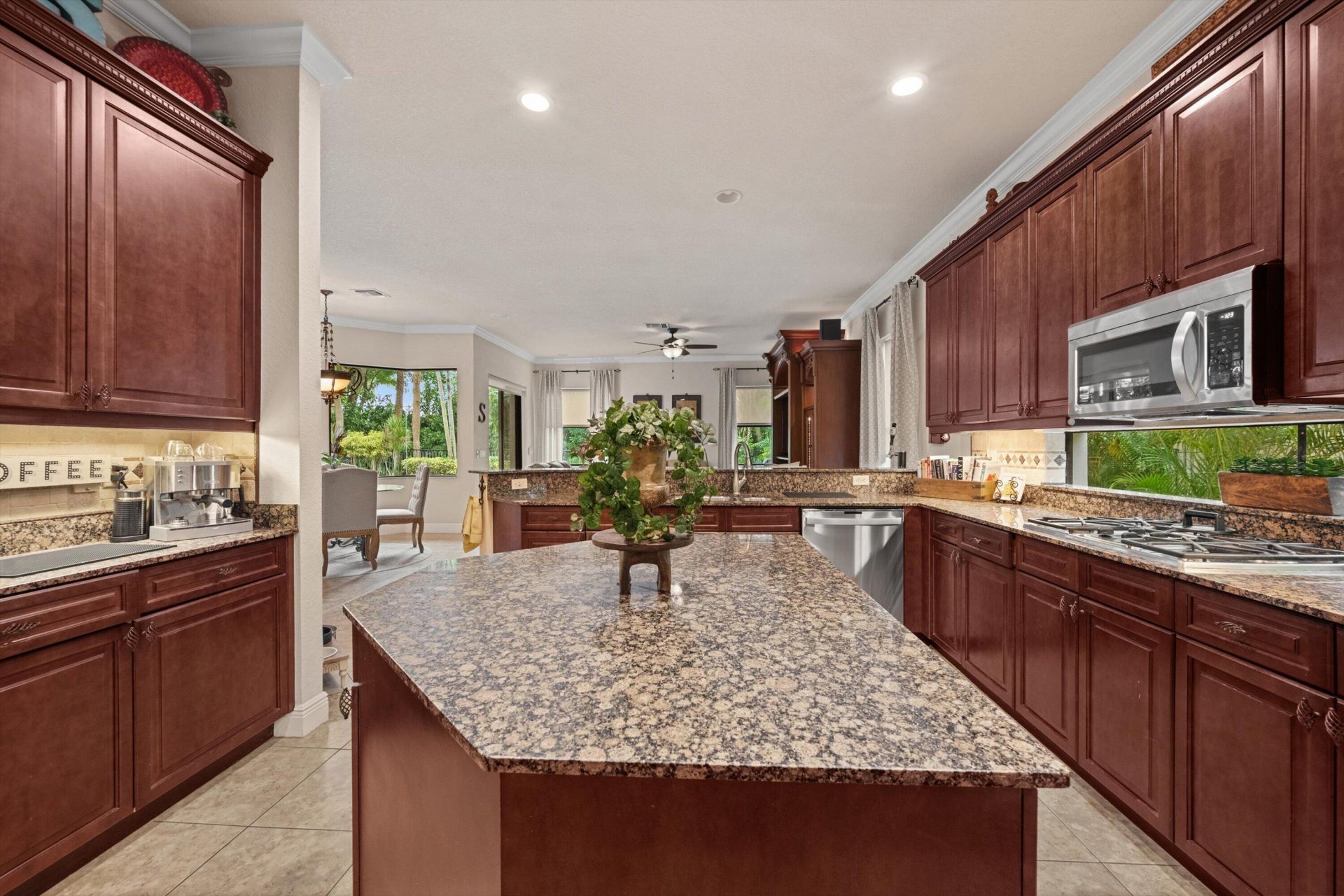 10586 Versailles Boulevard, Wellington, FL 33449 Photo