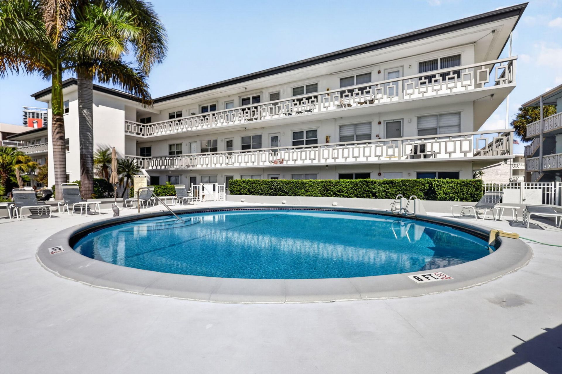 467 Golden Isles Drive, Unit 107, Hallandale Beach, FL 33009 Photo