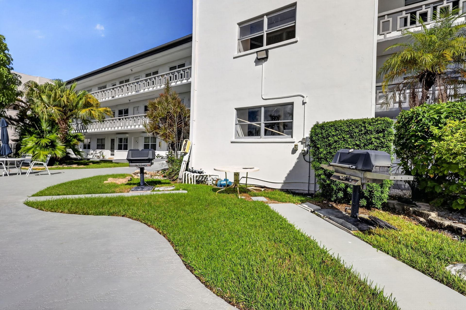 467 Golden Isles Drive, Unit 107, Hallandale Beach, FL 33009 Photo
