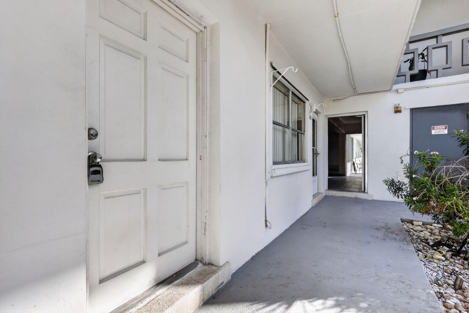 467 Golden Isles Drive, Unit 107, Hallandale Beach, FL 33009 Photo