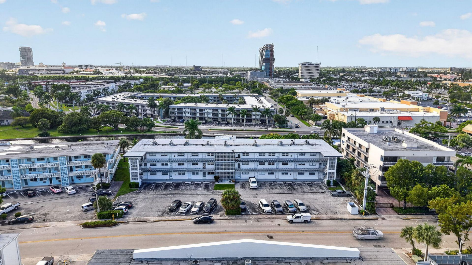 467 Golden Isles Drive, Unit 107, Hallandale Beach, FL 33009 Photo