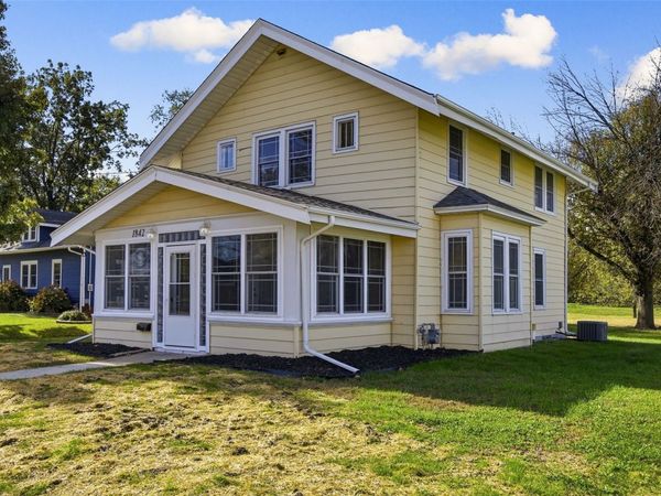 1842 Ellis Boulevard NW, Cedar Rapids, IA 52405