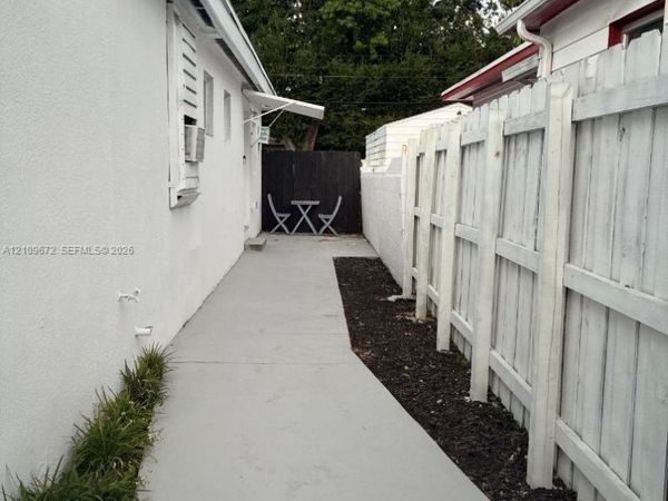 227 SW 26th Rd , Miami, FL 33129
