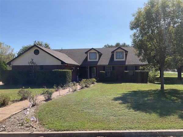 101 EdgeForest Drive, Elm Mott, TX 76640