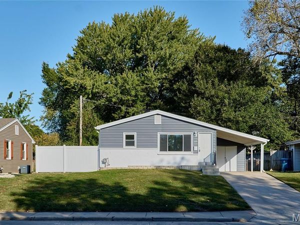 225 N Duchesne Drive , St Charles, MO 63301