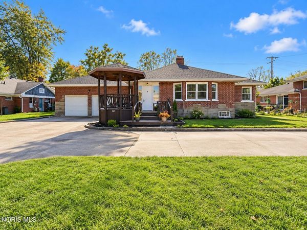 2826 Olde Curtice Road , Northwood, OH 43619