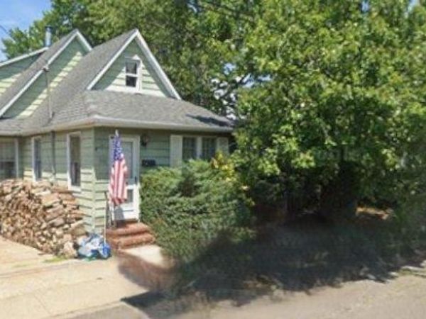 1366 Easr Street , Elmont, NY 11003