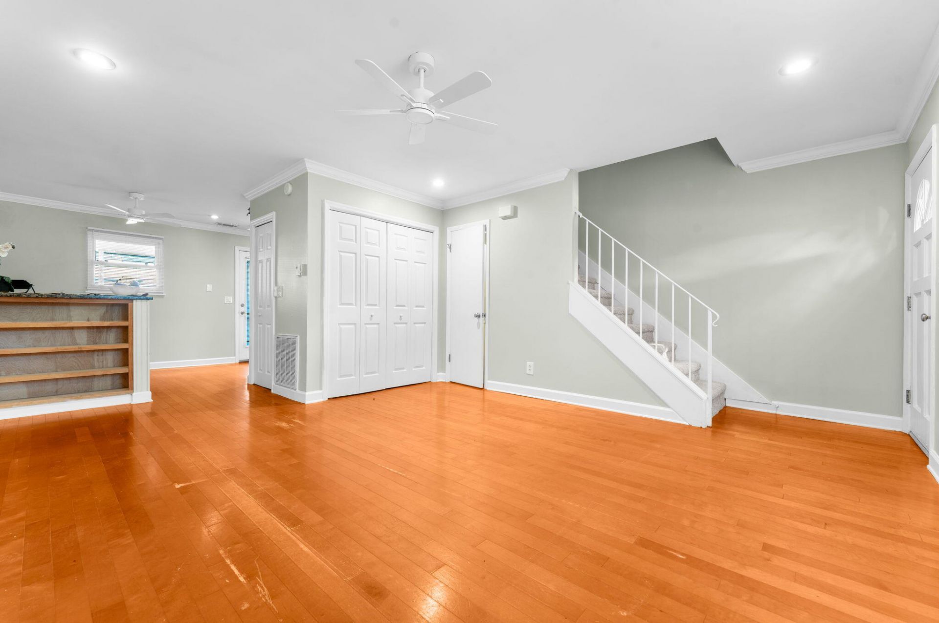 730 Harbor Lane Photo 7