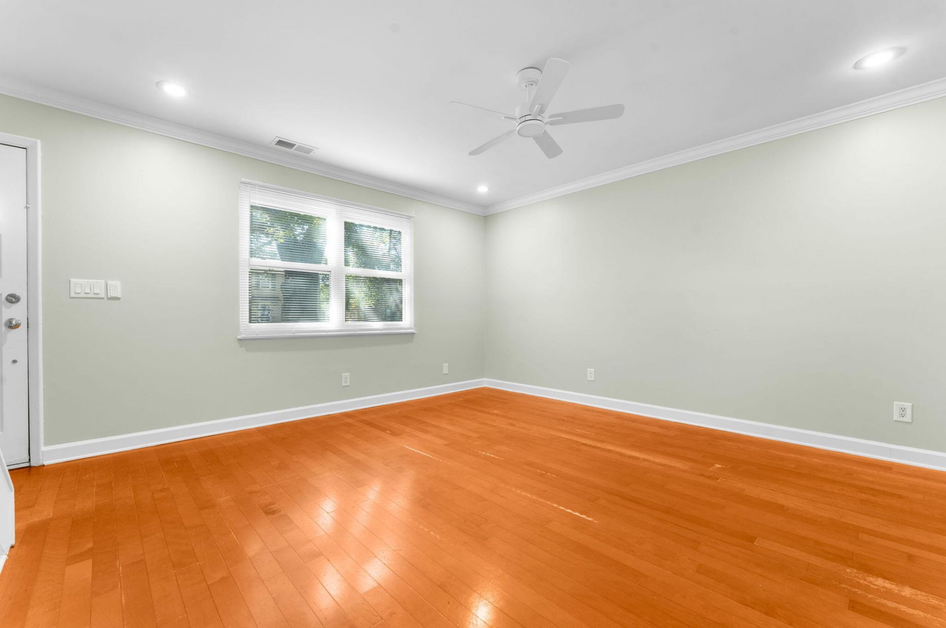 730 Harbor Lane Photo 9