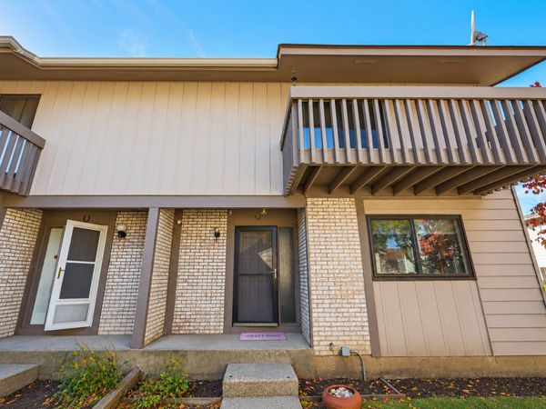 826 Hughes Place , Vernon Hills, IL 60061