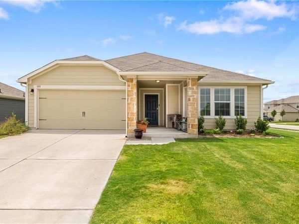 100 San Bernard TRL, Hutto, TX 78634