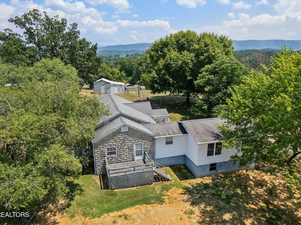 810 Ridge Rd , Maryville, TN 37803