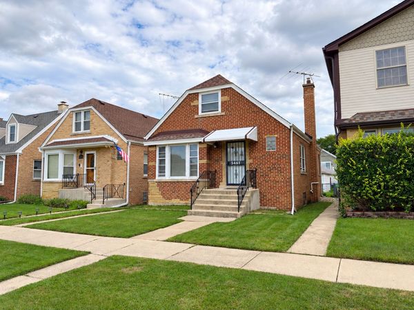 5461 N New England Avenue , Chicago, IL 60656