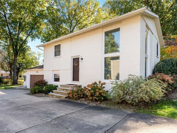 6274 Woodmoor Avenue NW, Canton, OH 44718