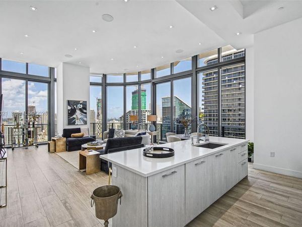 55 SW 9th St, Unit PH4601, Miami, FL 33130
