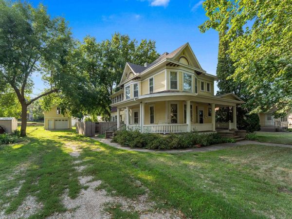 105 S Carroll St, Rock Rapids, IA 51246