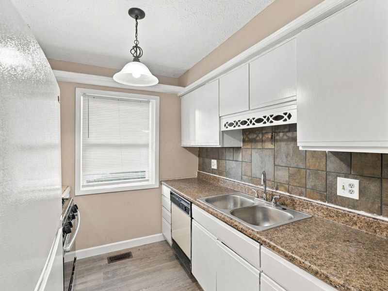 5644 Great Woods Boulevard , Columbus, OH 43231 Photo 9
