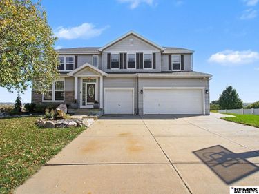 10915 S 113 Street, Papillion, NE 68046