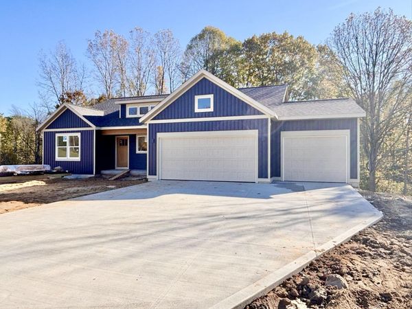 5868 Valley Point Drive SE, Caledonia, MI 49316