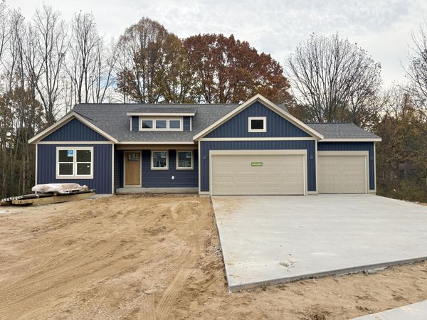 5868 Valley Point Drive SE, Caledonia, MI 49316