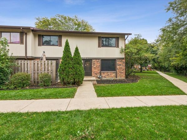 7336 Winthrop Way, Unit 5, Downers Grove, IL 60516