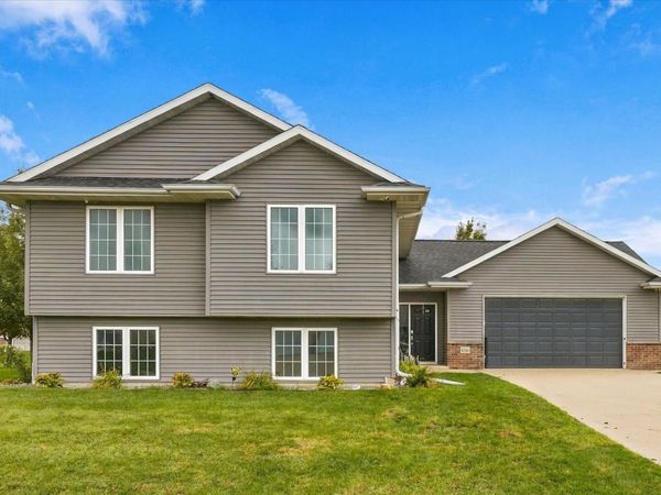 4560 Willow Street , Palo, IA 52324
