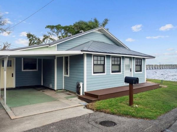 8 PARKVIEW STREET , BRADENTON, FL 34208