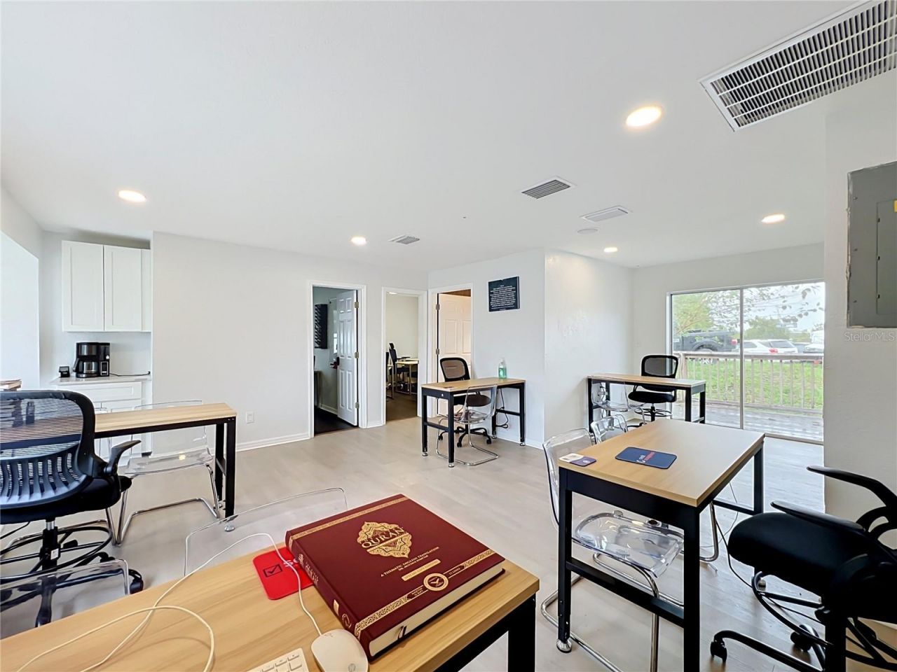 690 N Semoran Boulevard , Orlando, FL 32807 Photo