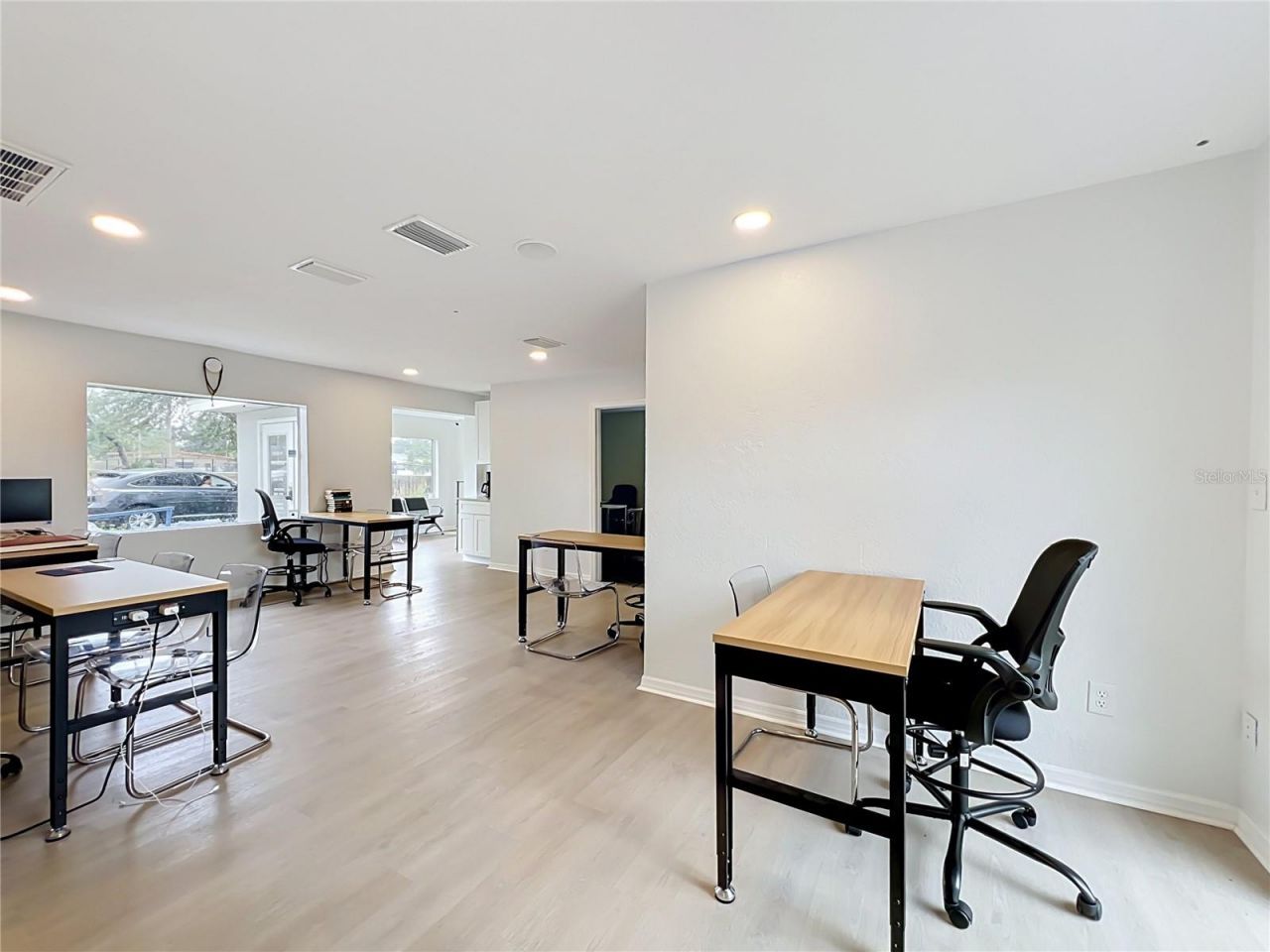 690 N Semoran Boulevard , Orlando, FL 32807 Photo