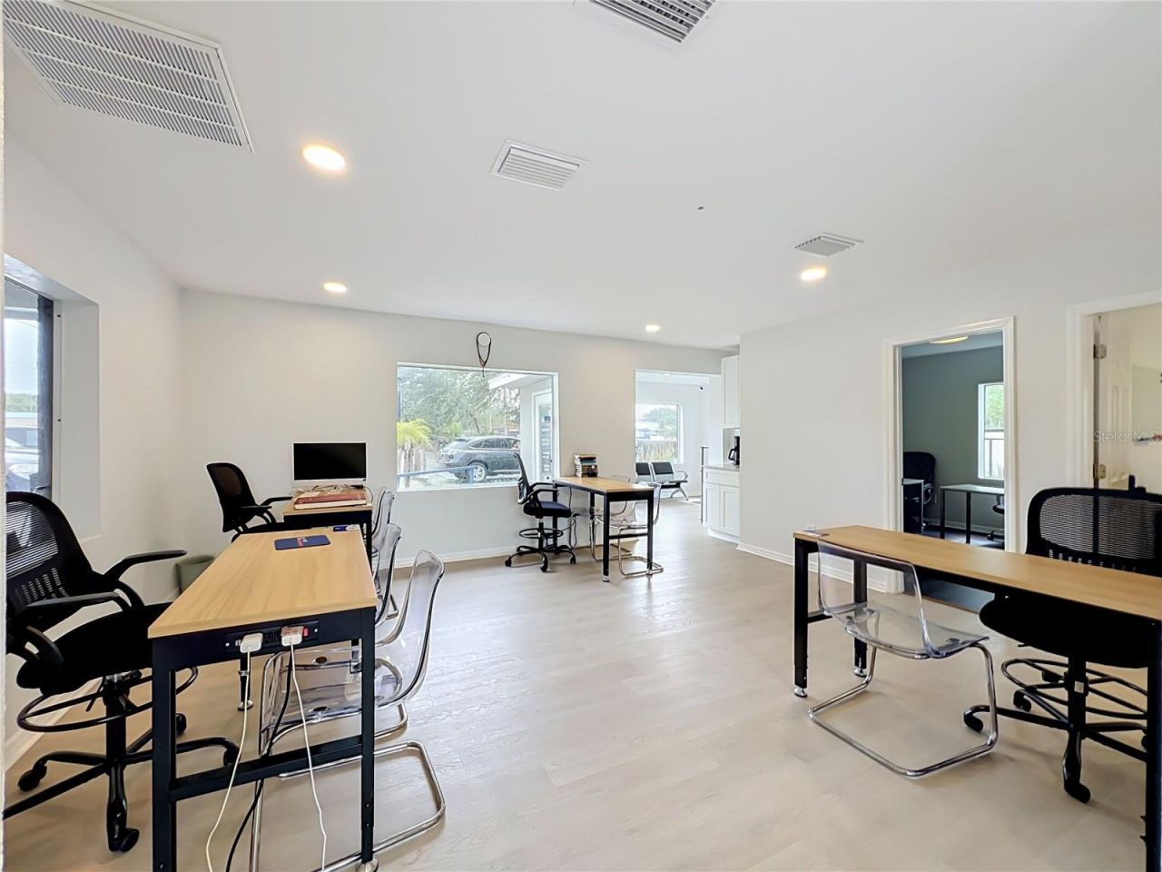 690 N Semoran Boulevard , Orlando, FL 32807 Photo
