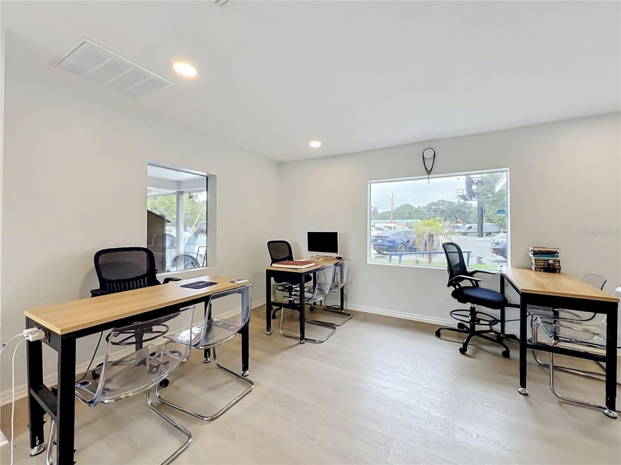 690 N Semoran Boulevard , Orlando, FL 32807 Photo