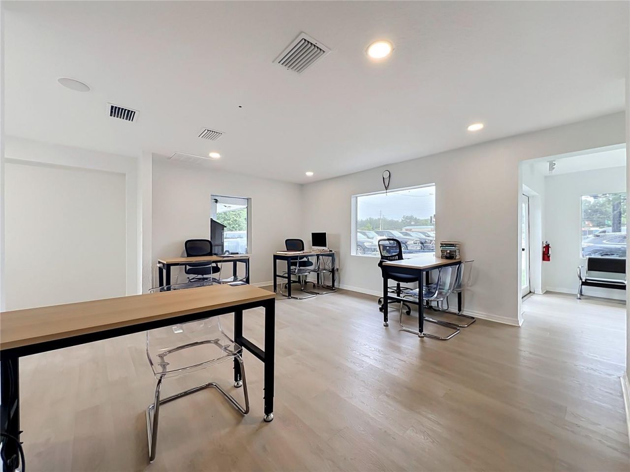 690 N Semoran Boulevard , Orlando, FL 32807 Photo