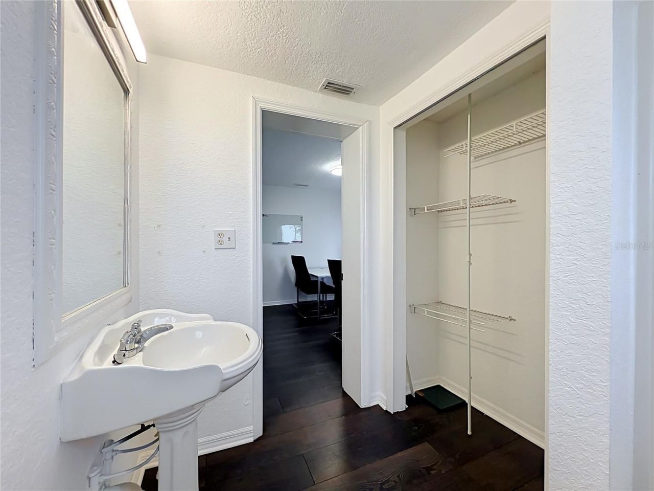 690 N Semoran Boulevard , Orlando, FL 32807 Photo