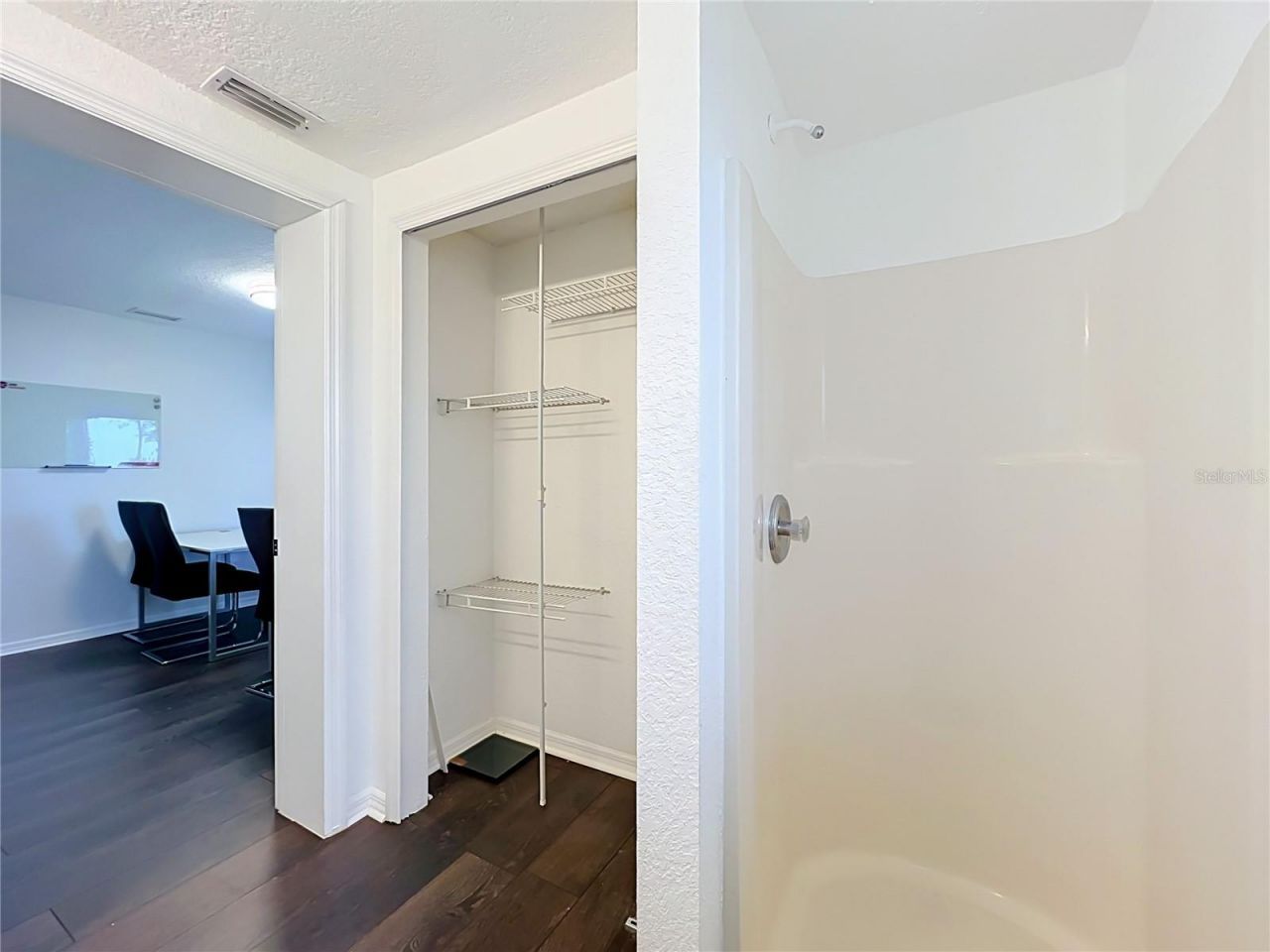 690 N Semoran Boulevard , Orlando, FL 32807 Photo