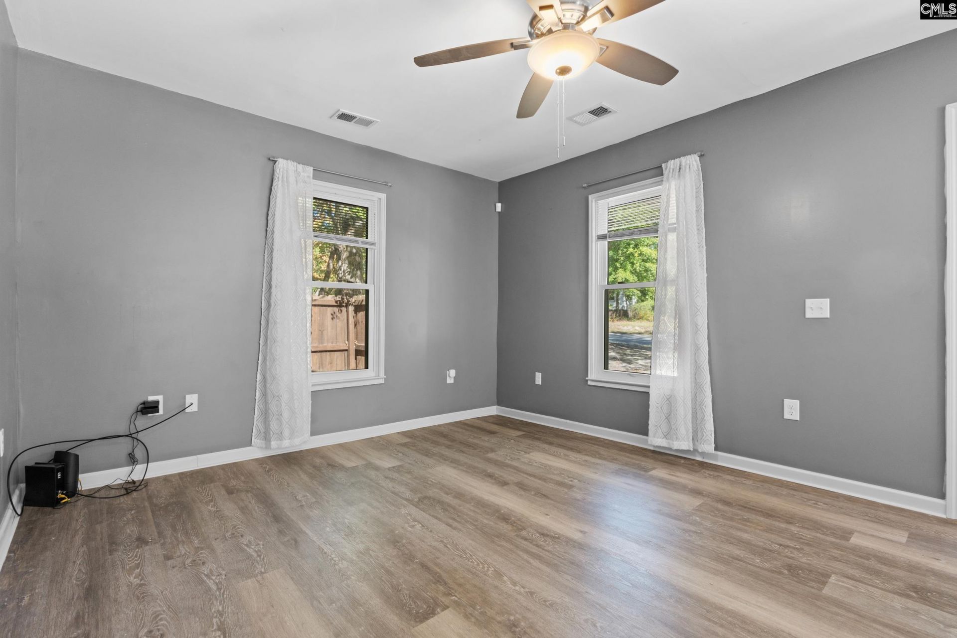 929 Vernon Court  Photo 5