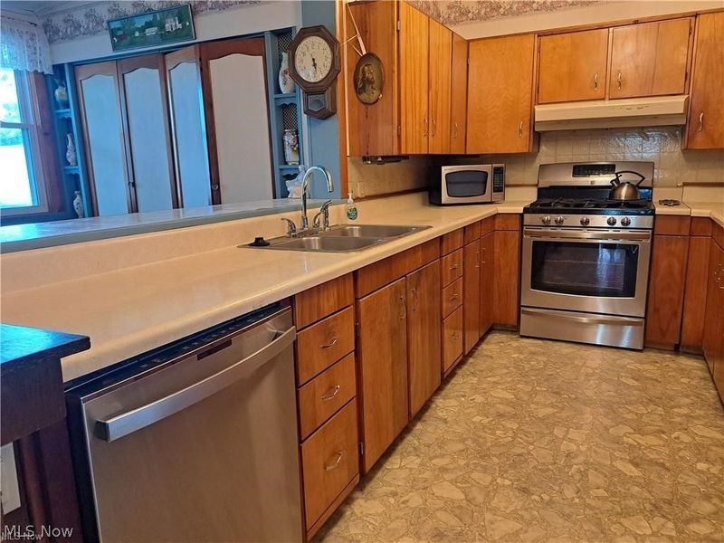 140 East Street , Lore City, OH 43755 Photo 35