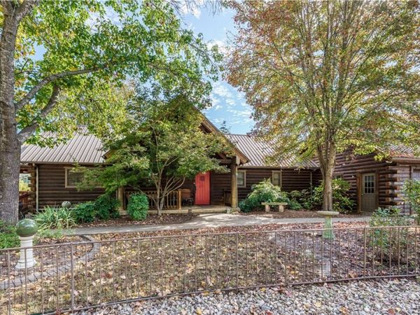 23 White Oak Drive , Holiday Island, AR 72631