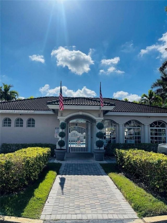 5610 NW 114th Pl , Unit 212, Doral, FL 33178 Photo