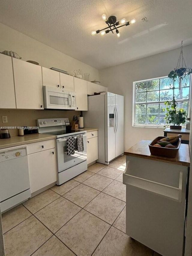 5610 NW 114th Pl , Unit 212, Doral, FL 33178 Photo