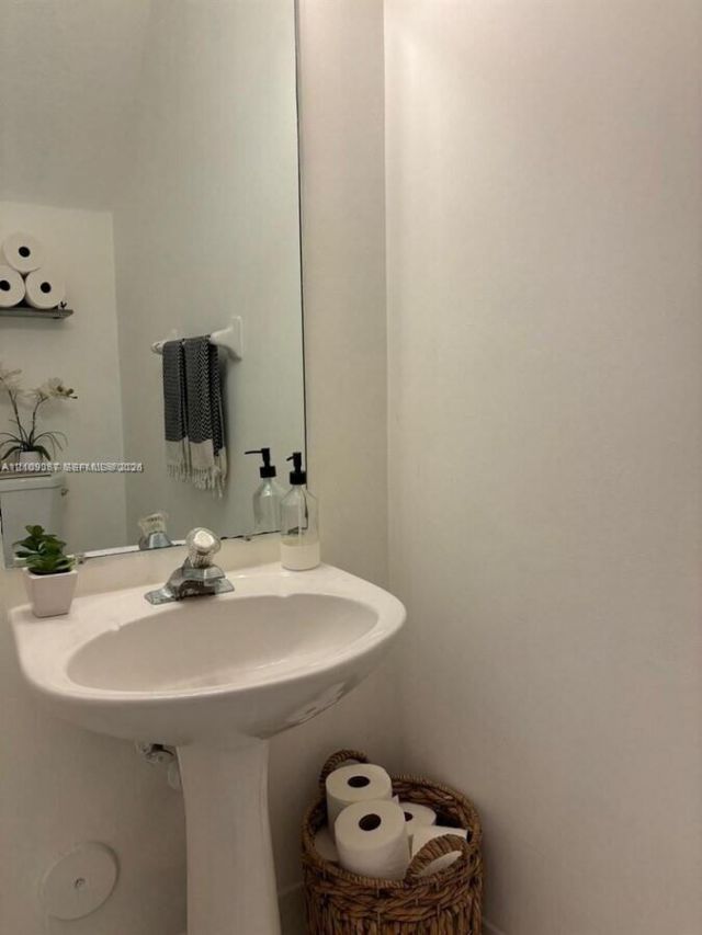 5610 NW 114th Pl , Unit 212, Doral, FL 33178 Photo