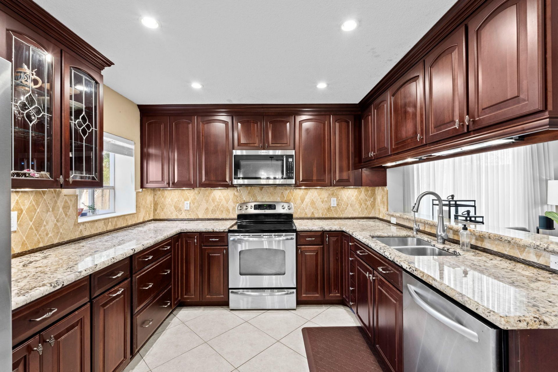 9843 NW 2nd Court, Plantation, FL 33324 Photo