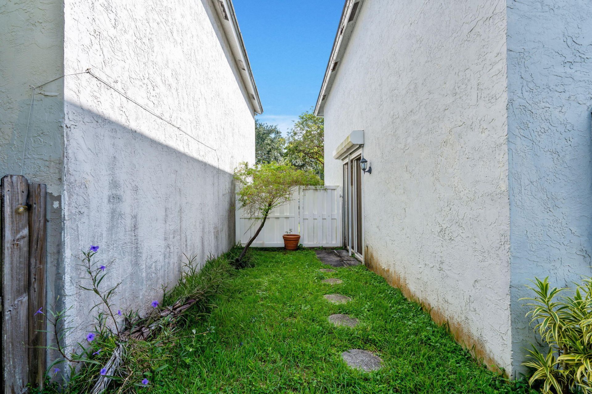 9843 NW 2nd Court, Plantation, FL 33324 Photo