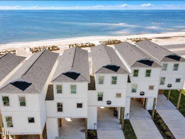 996 W Beach Boulevard, Long Beach, MS 39560