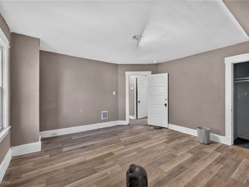 890 E 75th Street, Cleveland, OH 44103 Photo 15