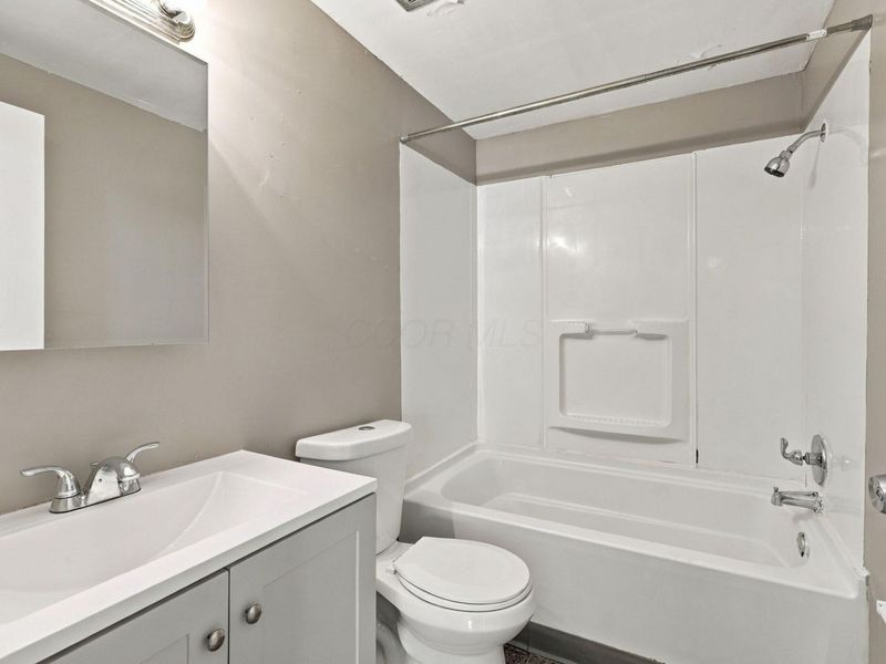 5702 Beechcroft Road, Unit D, Columbus, OH 43229 Photo 13