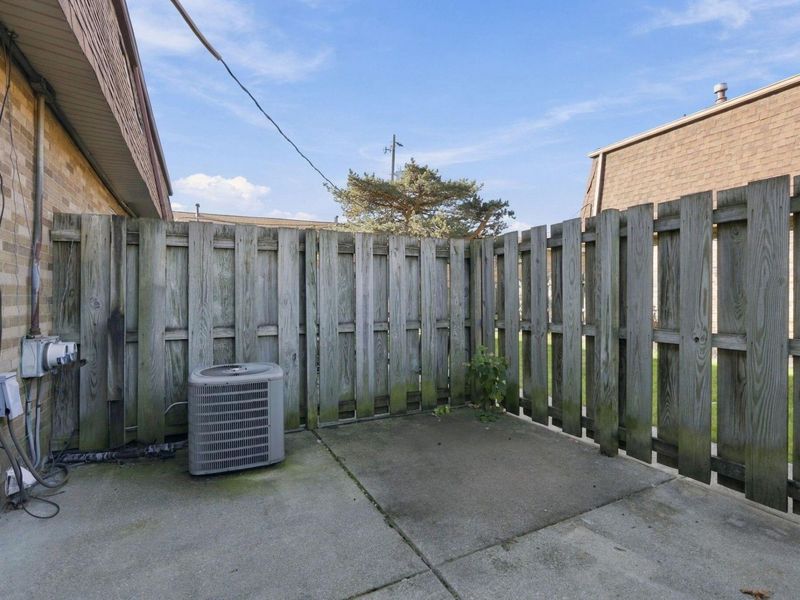 5702 Beechcroft Road, Unit D, Columbus, OH 43229 Photo 18