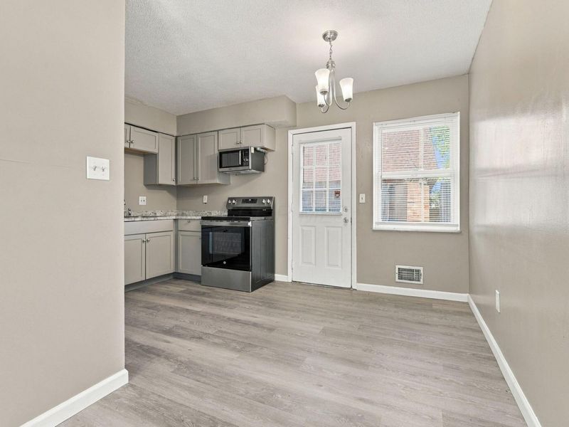 5702 Beechcroft Road, Unit D, Columbus, OH 43229 Photo 5